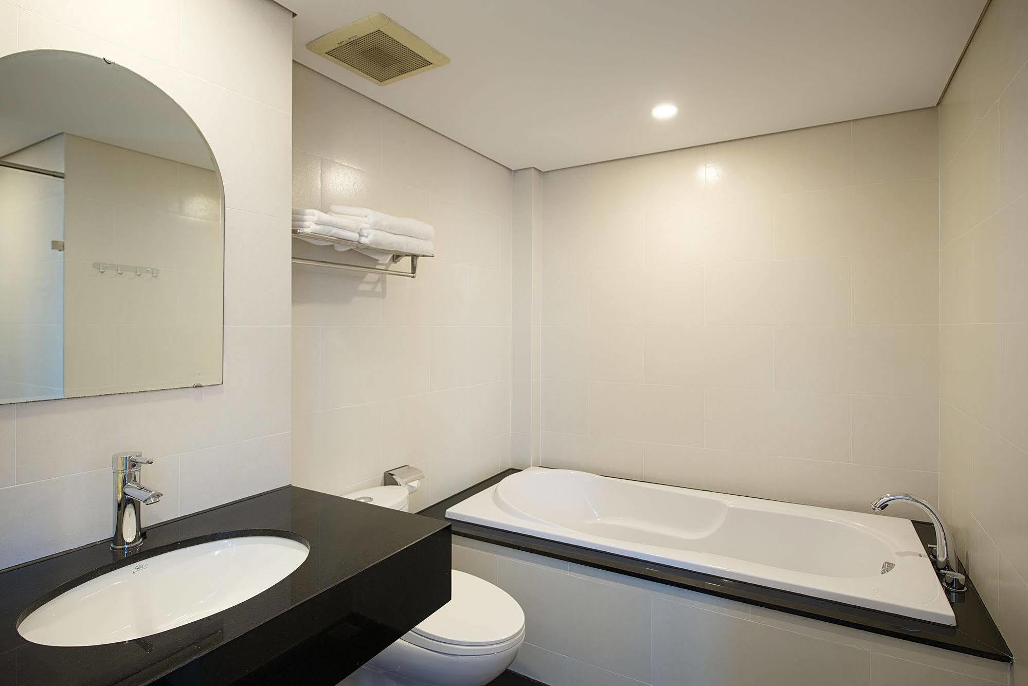 Ccentral Hotel Bui Vien Thành Pho Ho Chí Minh Esterno foto